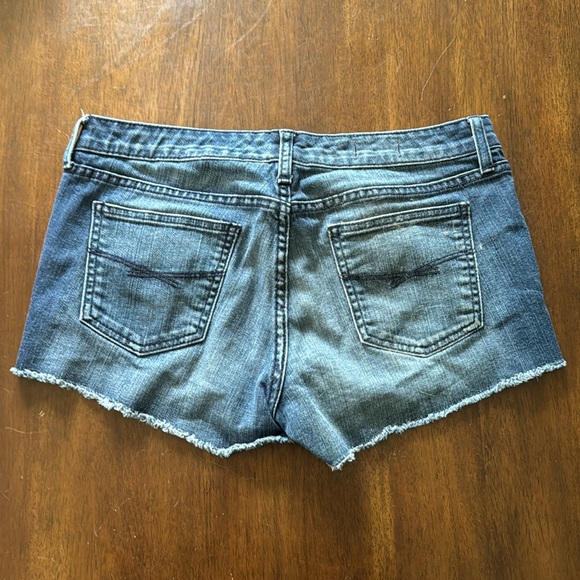 Gap Jean Shorts. - Picture 3 of 3